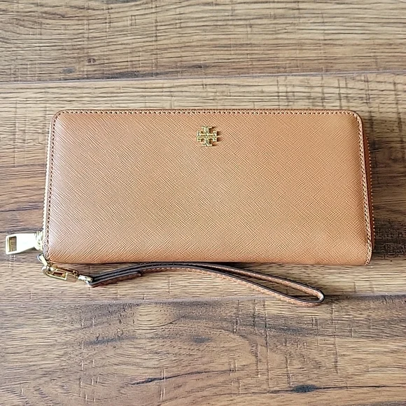 Tory Burch set - Picture 3 of 11